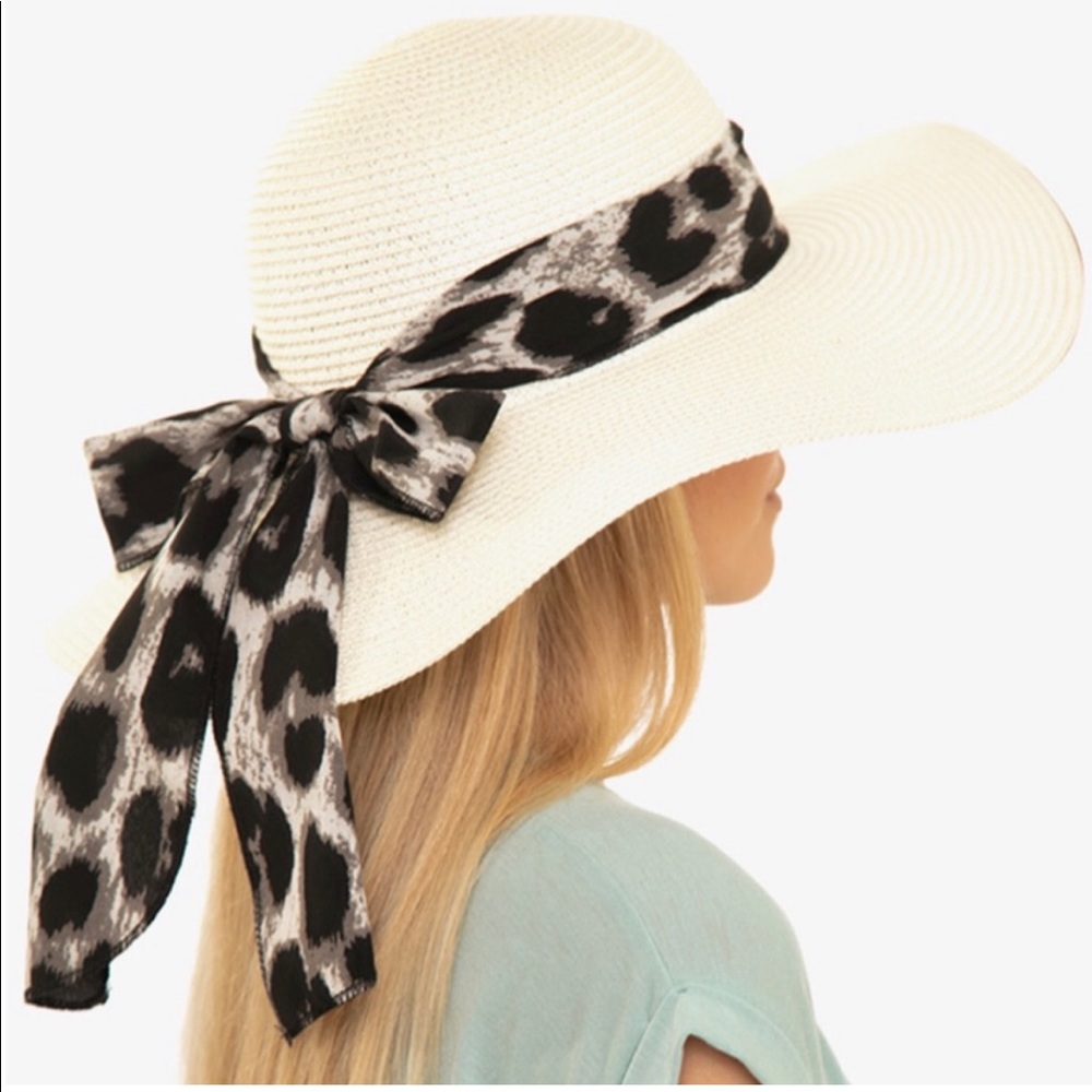 IVORY FLOPPY HAT WITH LEOPARD PRINT RIBBON BOW